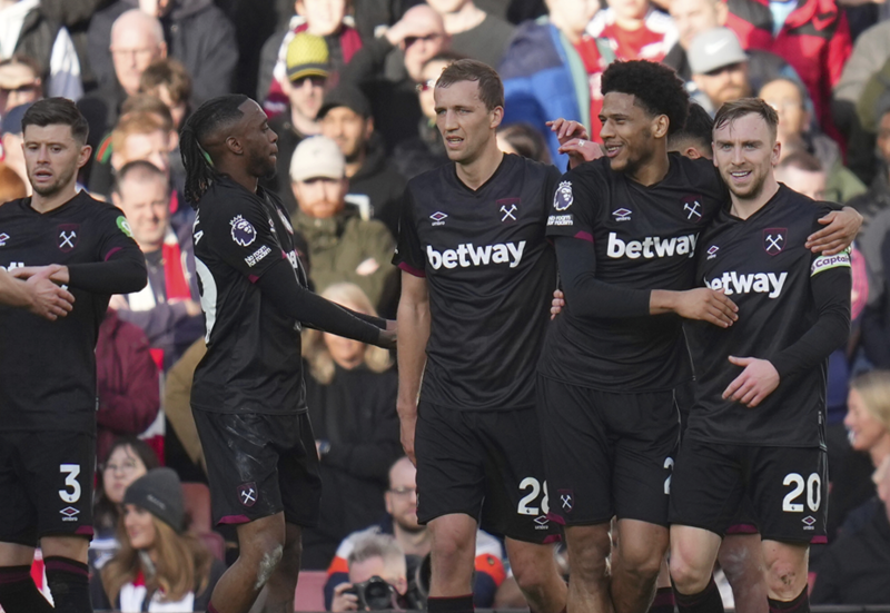 وست هام يفوز على أرسنال بهدف دون رد ويقدم هدية ثمينة لليفربول